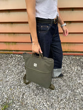 Cargar imagen en el visor de la galería, Mochila - Verde Lolo