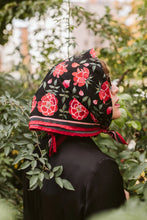 Cargar imagen en el visor de la galería, Pañuelo - ROSALEDA NEGRO