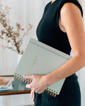 Cargar imagen en el visor de la galería, Agenda - 17 Meses - 24-25 - Semana Vista - Sage Green