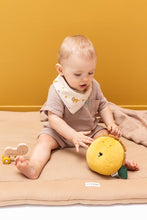 Cargar imagen en el visor de la galería, Babero bandana 3 - Lion