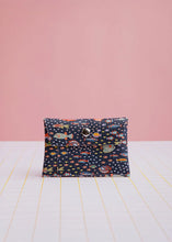 Cargar imagen en el visor de la galería, Tarjetero - Peces azul marino