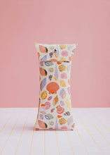 Cargar imagen en el visor de la galería, Funda de gafas - Conchas beige