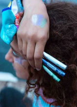 Cargar imagen en el visor de la galería, SET DE 3 LÁPICES BRILLO VIOLETA-PLATA-VERDE CON PURPURINA