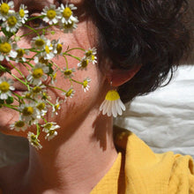 Cargar imagen en el visor de la galería, Pendientes - Margarita blanco