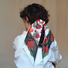 Cargar imagen en el visor de la galería, Pañuelo - Granadas