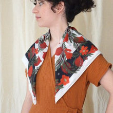 Cargar imagen en el visor de la galería, Pañuelo - Granadas