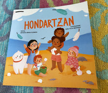 Cargar imagen en el visor de la galería, Liburuak - Hondartzan