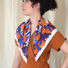 Cargar imagen en el visor de la galería, Pañuelo - Naranjas