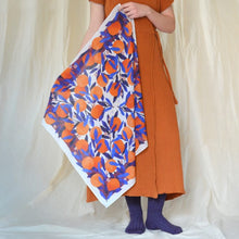 Cargar imagen en el visor de la galería, Pañuelo - Naranjas