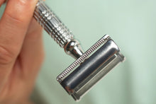 Cargar imagen en el visor de la galería, Maquinilla reutilizable - Depilación y afeitado - Apertura mariposa