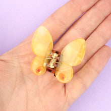 Cargar imagen en el visor de la galería, Pinza de pelo - Mariposa amarilla