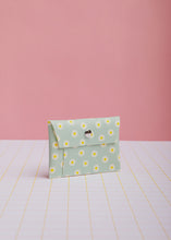 Cargar imagen en el visor de la galería, Tarjetero - Huevo