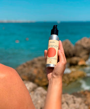 Cargar imagen en el visor de la galería, Sun - EMULSIÓN CORPORAL FLUIDA CERTIFICADA ORGÁNICA SPF 50 UVA / UVB / IR VOLUMEN 125 ML