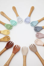 Cargar imagen en el visor de la galería, Alimentación - Cubiertos Silicona y Bambú