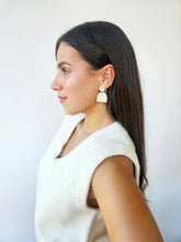 Cargar imagen en el visor de la galería, Pendientes - Latte - CIAOBELLAIDO
