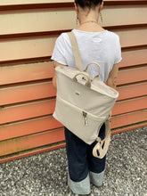 Cargar imagen en el visor de la galería, Mochila lolo - Beige
