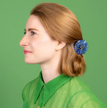 Cargar imagen en el visor de la galería, Gancho - Flor azul
