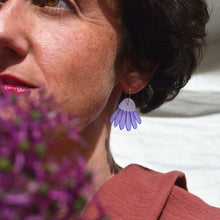Cargar imagen en el visor de la galería, Pendientes - Margarita lila
