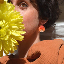 Cargar imagen en el visor de la galería, Pendientes - Pensamiento beige
