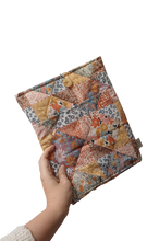 Cargar imagen en el visor de la galería, Funda de libro - Patchkool
