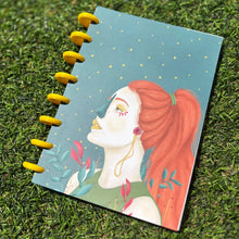 Cargar imagen en el visor de la galería, Libreta ilustrada - Reina Vida
