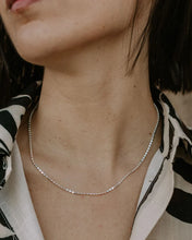 Kargatu irudia galeria-bistaragailuan, Collar - Nina
