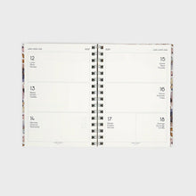 Cargar imagen en el visor de la galería, Papelería - Agenda 2026/27 - Flores prensadas
