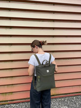Cargar imagen en el visor de la galería, Mochila - Verde Lolo
