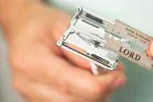 Cargar imagen en el visor de la galería, Maquinilla reutilizable - Depilación y afeitado - Apertura mariposa
