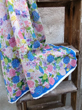 Cargar imagen en el visor de la galería, Pañuelo - Hortensias
