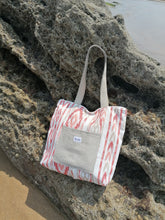 Cargar imagen en el visor de la galería, IKAT Koral  -  Beach bag
